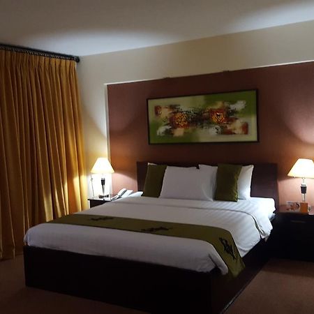 Grand Tembaga Hotel Timika Exterior photo